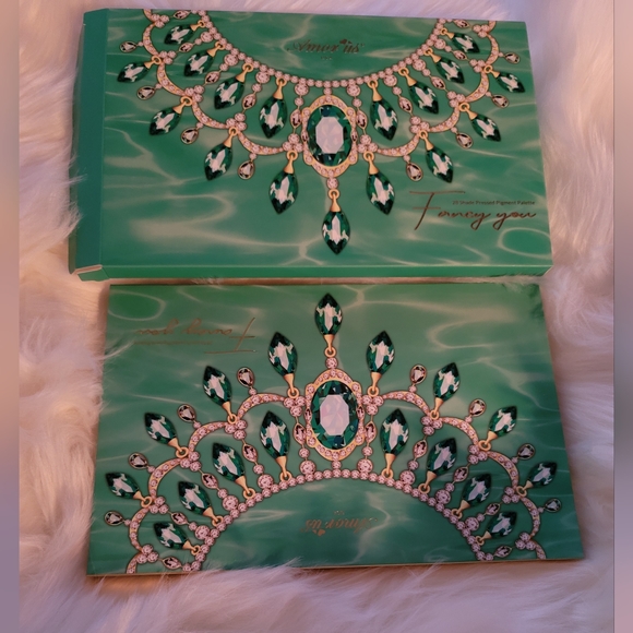 Fancy You Eye & Cheek Palette.  28 pans . Beautiful & Brand new 💎 - Picture 2 of 2